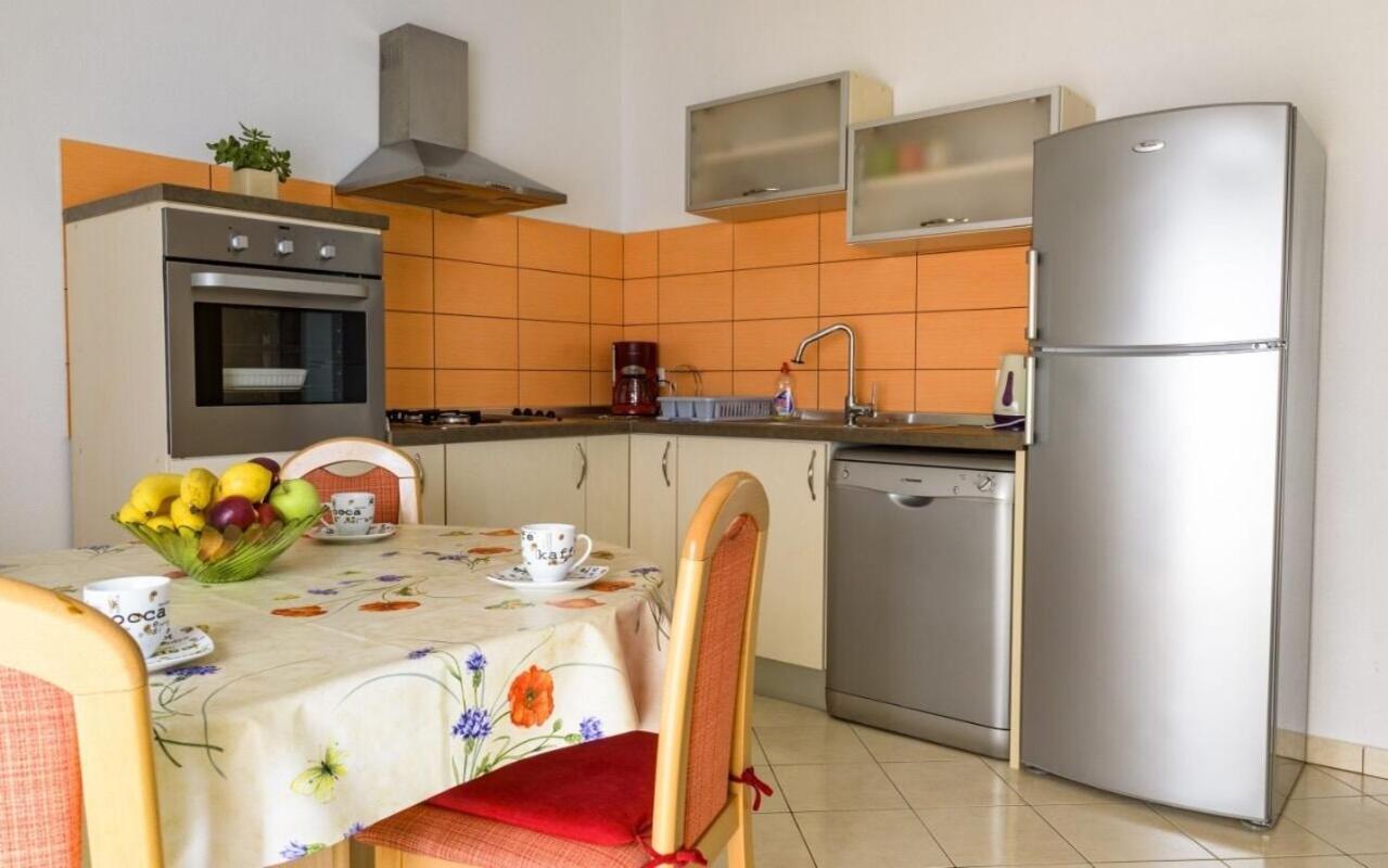 Apartments Domagoj - On The Beach Lukovo Sugarje Exterior photo
