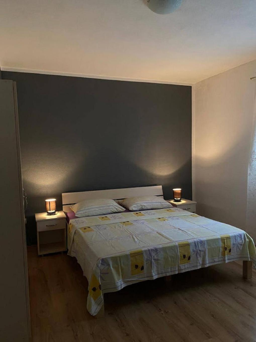 Apartments Domagoj - On The Beach Lukovo Sugarje Exterior photo
