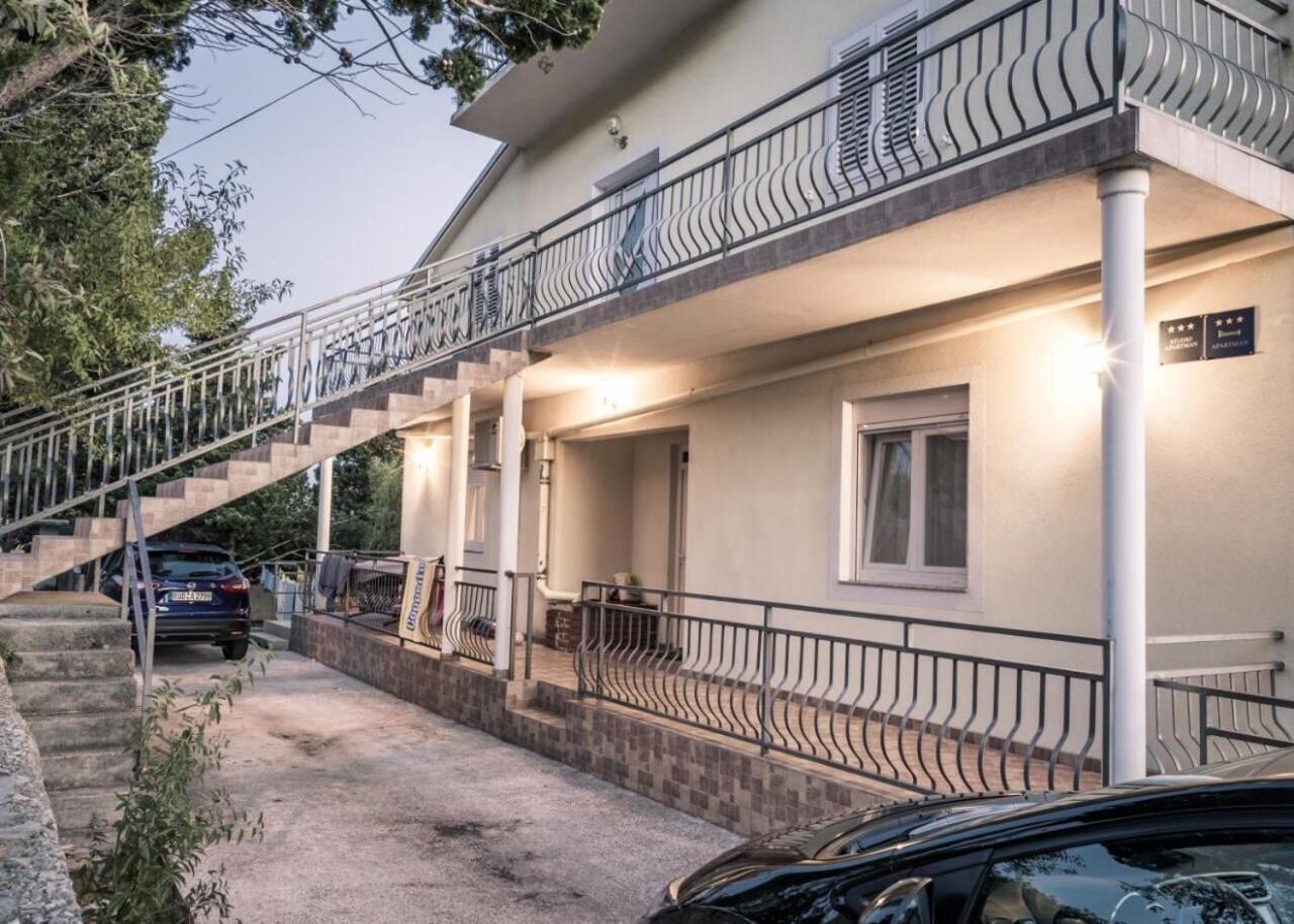 Apartments Domagoj - On The Beach Lukovo Sugarje Exterior photo